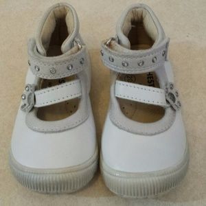 White shoe baby girl Sz 5 by Orchestra